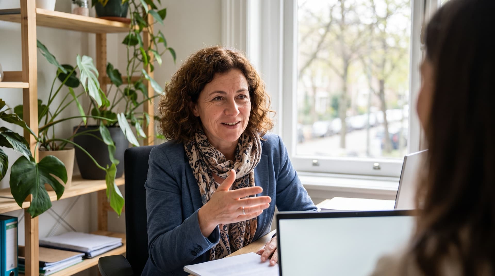 Une professionnelle de l'assurance en rendez-vous